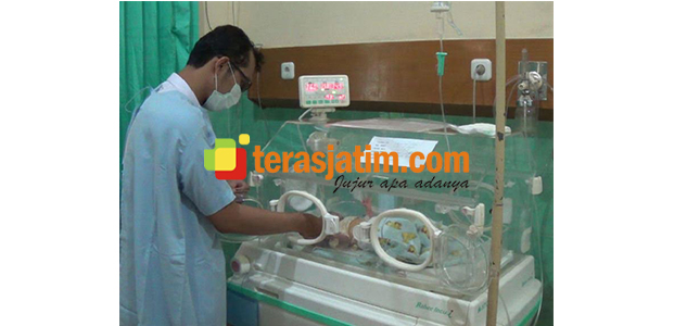 Astagfirullah.. Bayi Lahir dalam Kondisi Usus Terburai Keluar