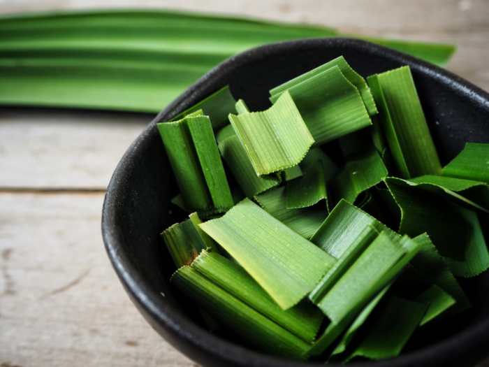 Pandan Leaves: Uses, Health Benefits, And Storage New, 44% OFF