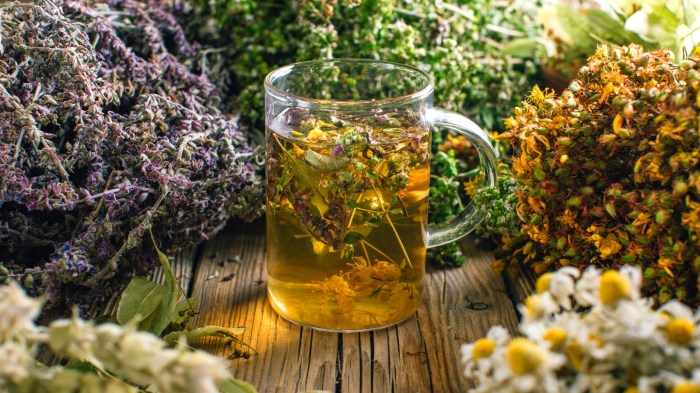 How to Create Simple Herbal Tea Blends From the Garden
