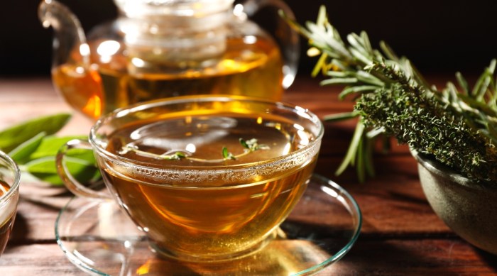 How to Create Simple Herbal Tea Blends From the Garden
