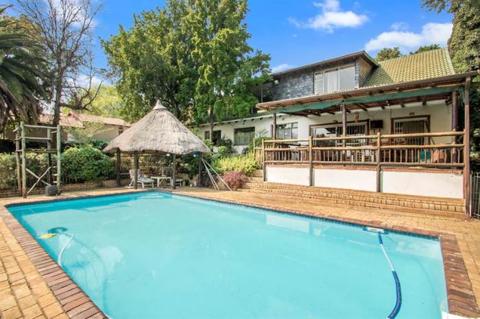4 Bedroom House for sale in Douglasdale | T5215319 | Private Property 4 Bedroom House for sale in Douglasdale | T5215319 | Private Property