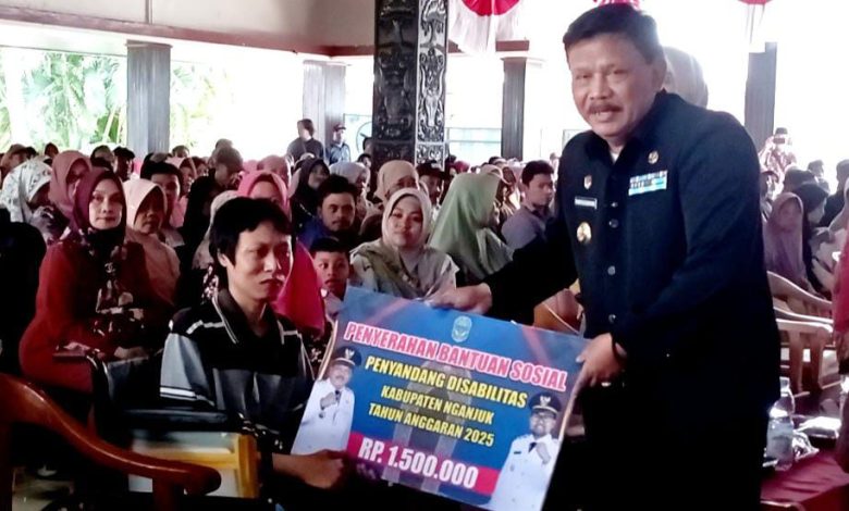 Wujudkan Keluarga Sejahtera, Dinsos Nganjuk Bagikan Bantuan kepada 325 Penyandang Disabilitas