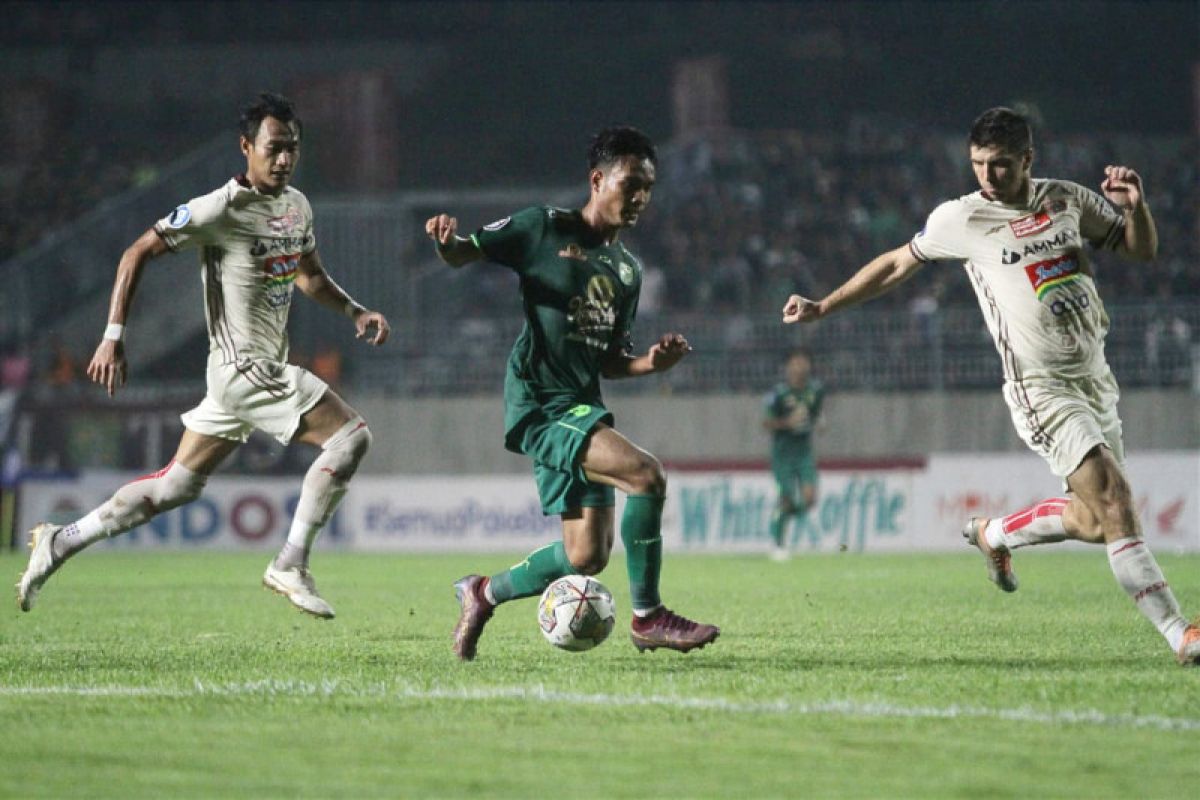Persebaya Kalah Di Kandang, Pertahanan Macan Kemayoran Dipuji