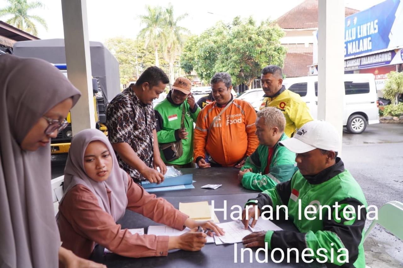 Polres Priok Gelar Layanan Perpanjangan SIM Gratis untuk Driver Ojol. Polres Priok Gelar Layanan Perpanjangan SIM Gratis untuk Driver Ojol.
