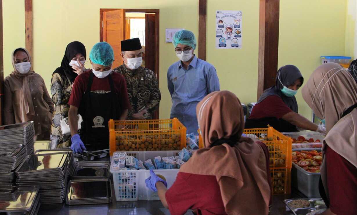 Tinjau SPPG di Bantul, Tamsil Linrung Pastikan Proses MBG Aman dan Higienis