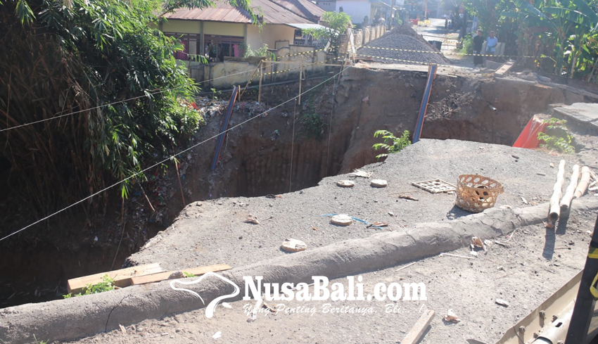 Ambles di Usia Muda, Jalan Asemgede Jombang Ternyata Dibangun Dengan Anggaran Rp1,4 Miliar - MediaNganjuk.com