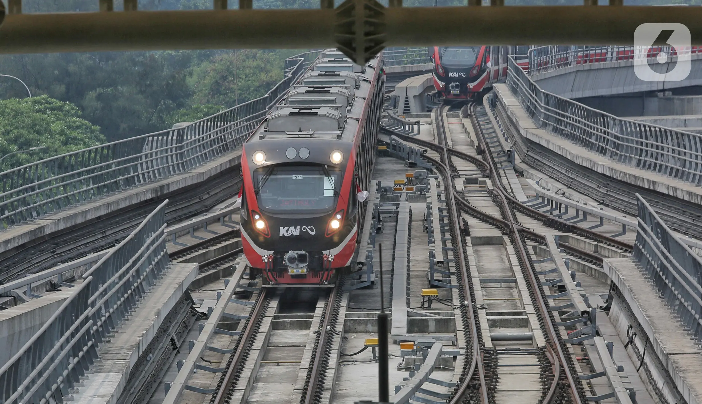 Cerita Pilu Penumpang LRT Jabodebek Harus Kehilangan Pekerjaan Akibat Mogok di Jalur Layang