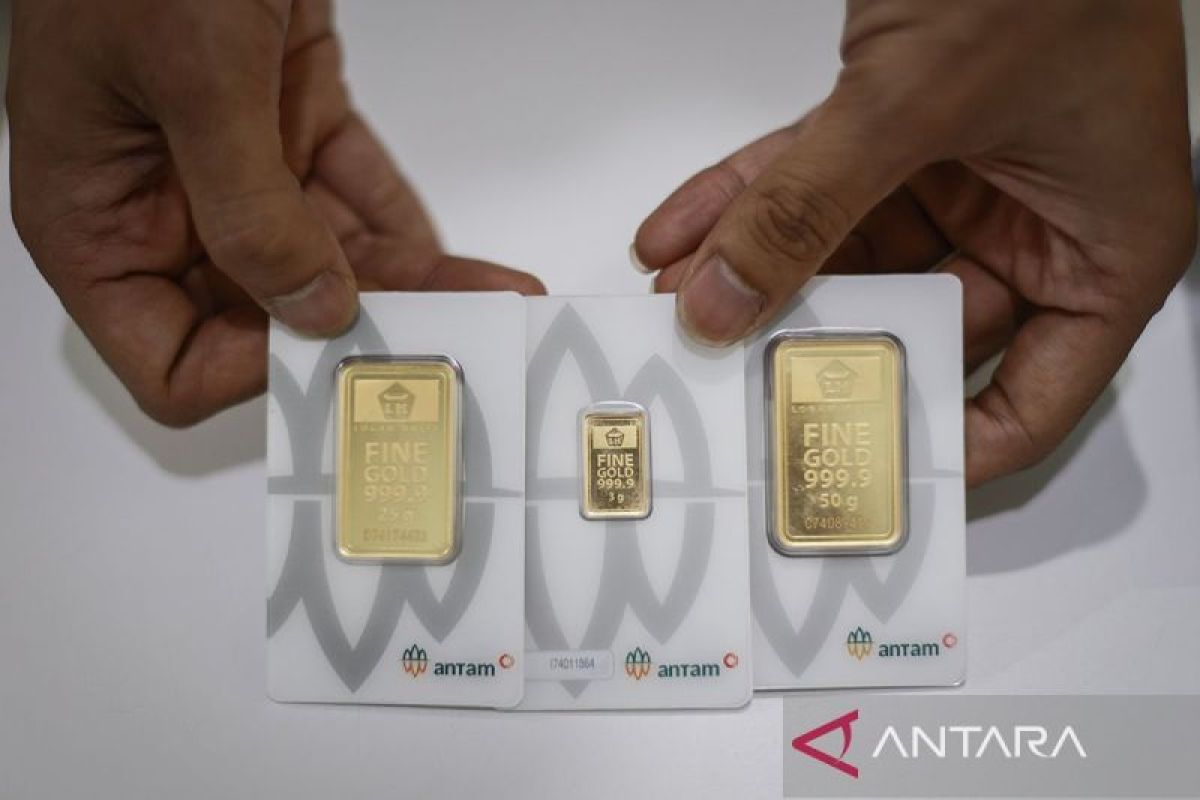 Harga Emas Antam Hari Ini Turun ke Rp2.294.000 per Gram Harga Emas Antam Hari Ini Turun ke Rp2.294.000 per Gram