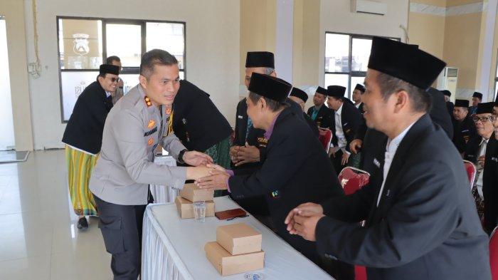 Kapolres Nganjuk Wujudkan Harkamtibmas dengan Silaturahmi Bersama Kepala Desa se Kec. Lengkong di Desa Ketandan.