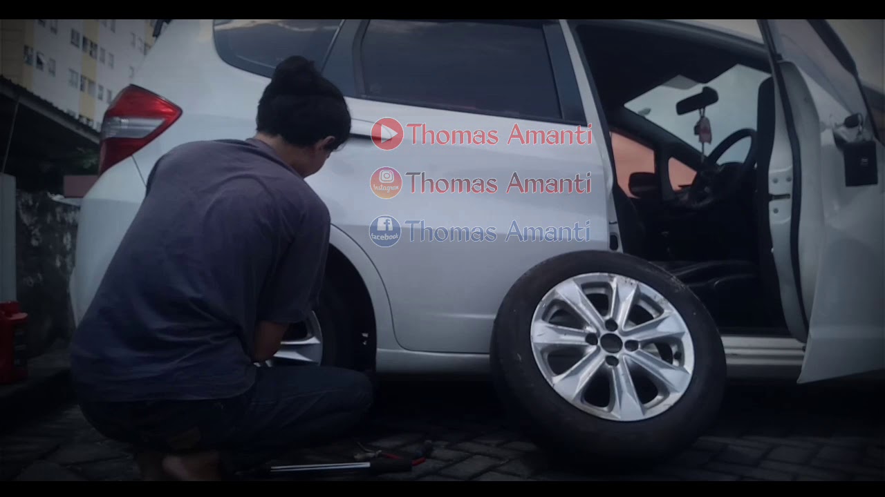 Azia Riza Banting Setir Jadi Tukang Steam Mobil! Azia Riza Banting Setir Jadi Tukang Steam Mobil!