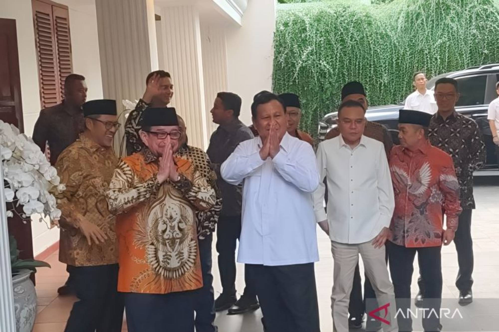 Mendikti Saintek, Menhan, hingga Kepala BIN Tiba di Rumah Prabowo di Kertanegara