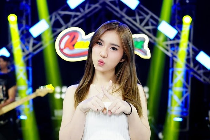 Profil Biodata Leona Zhen Lengkap Umur, Asal, dan Agamanya