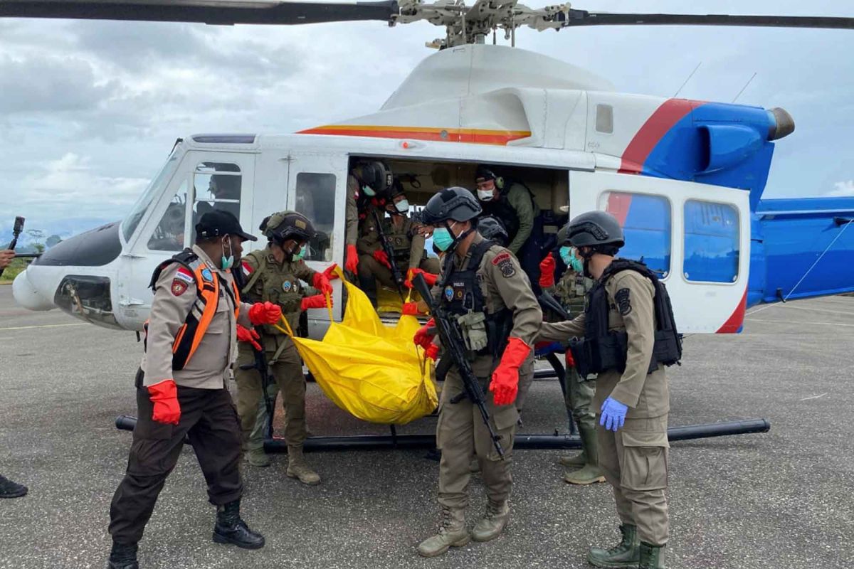 Satgas Operasi Damai Cartenz Evakuasi Korban Penganiayaan OTK di Yahukimo