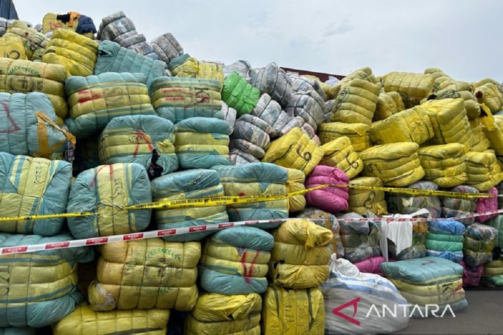 Sikat Importir Pakaian Bekas, Purbaya: Pelaku Dilarang Impor Seumur Hidup!