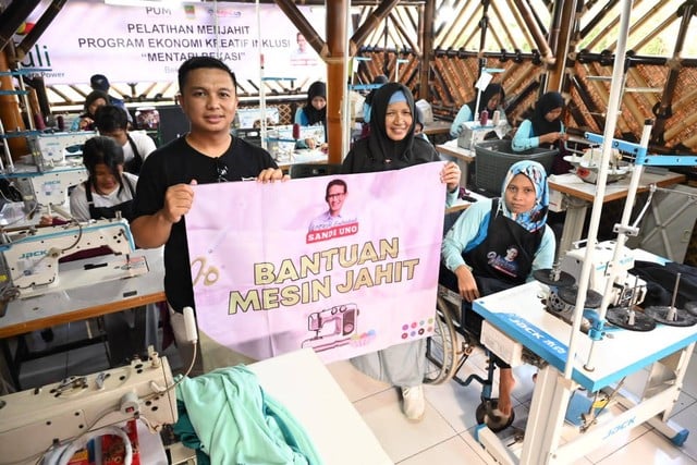 Dorong Kemandirian Ekonomi Masyarakat, YIS hingga UMKM Sahabat Sandi Gelar Pelatihan di Garut Dorong Kemandirian Ekonomi Masyarakat, YIS hingga UMKM Sahabat Sandi Gelar Pelatihan di Garut