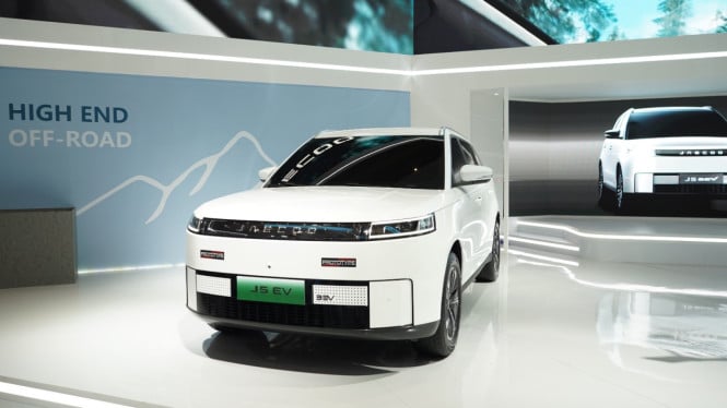 Fenomena J5 EV di GJAW 2025: Mobil Listrik Merakyat Mulai Diserahkan, Spek Mewah Harga Kaki Lima
