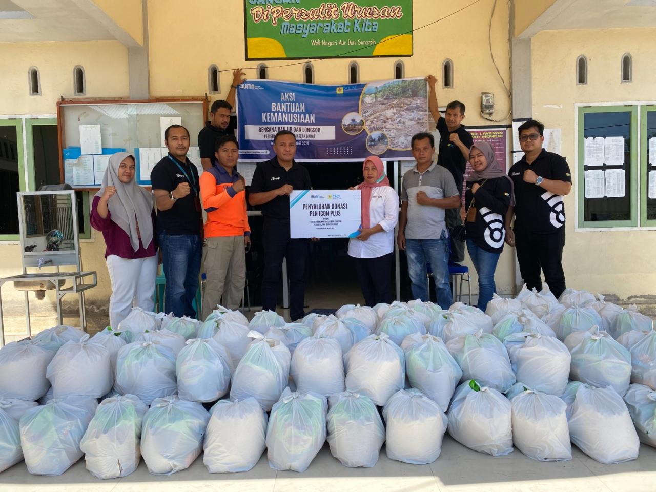 PLN Icon Plus Salurkan Bantuan untuk Korban Banjir di Medan