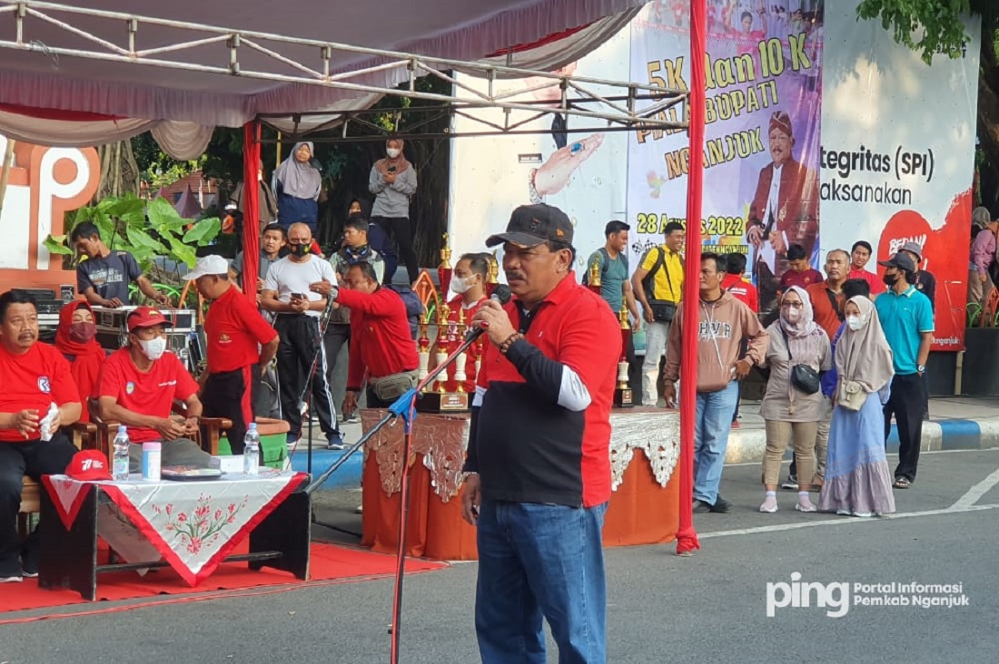 Kang Marhaen Salurkan BLTS ke Ribuan KPM di Pendopo KRT Sosroekoesomo Nganjuk Kang Marhaen Salurkan BLTS ke Ribuan KPM di Pendopo KRT Sosroekoesomo Nganjuk