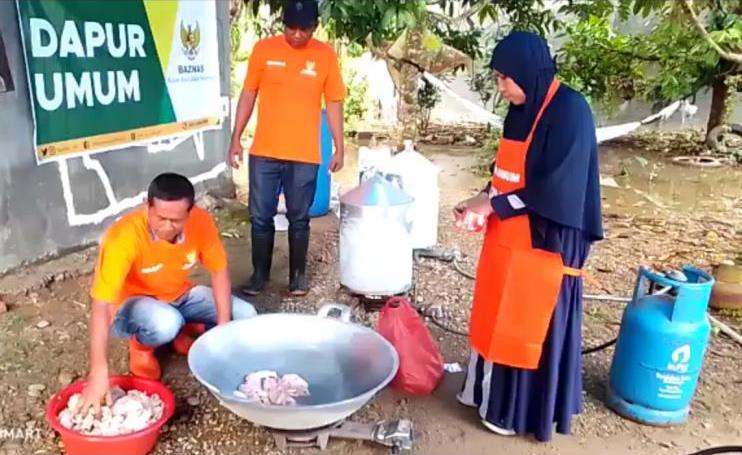 Baznas Salurkan Makanan Siap Saji untuk Korban Banjir di Pidie Jaya Aceh