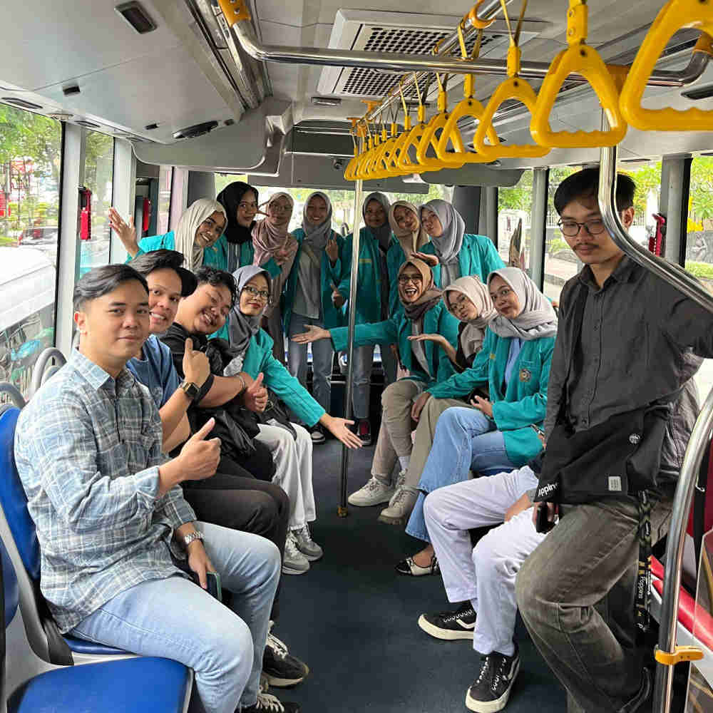 Kehadiran Bluebird Ajak Masyarakat Jelajah Kota Solo Lebih Nyaman