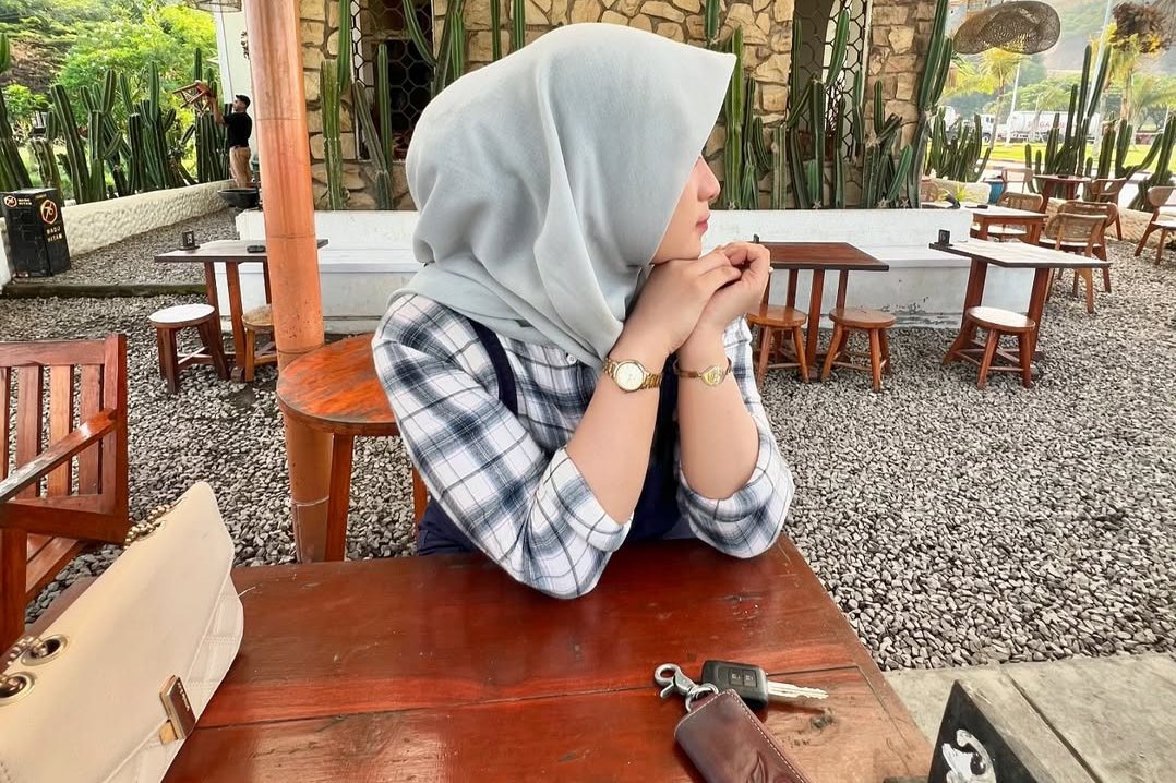 Profil Biodata Bu Guru Salsa Lengkap, Umur, Asal dan Nama Suami