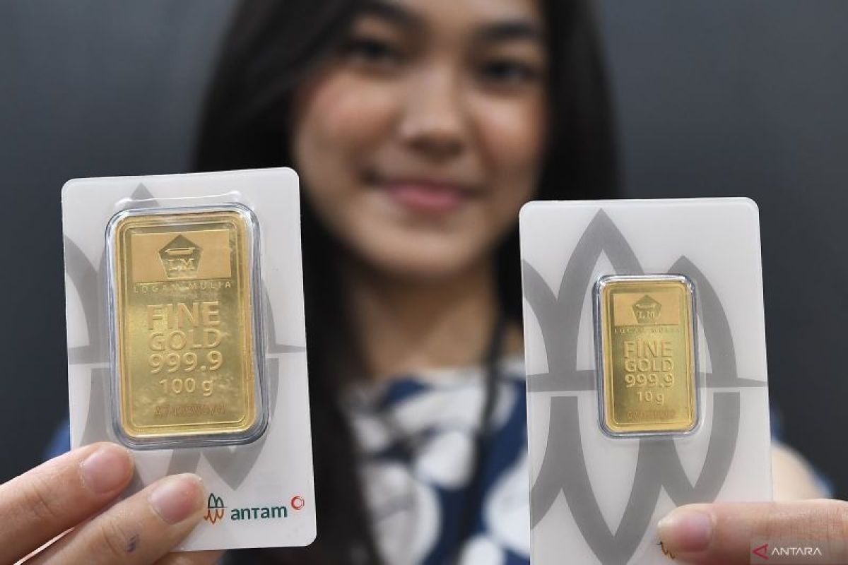 Harga Emas Antam Hari Ini 1 Desember 2025 Naik Rp2.000 Jadi Rp2.415.000 per Gram