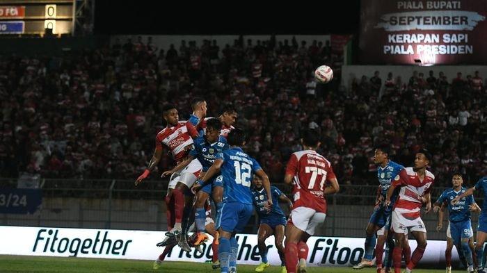 Madura United Dipermalukan di Kandang, Persib Bandung Menang Telak 4-1 Madura United Dipermalukan di Kandang, Persib Bandung Menang Telak 4-1